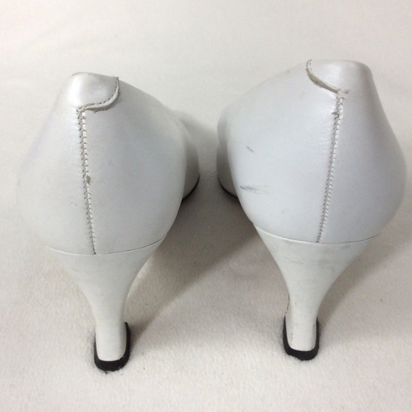 ❌SOLD❌Bandolino Vintage Leather white wedding shoe - Picture 3 of 8